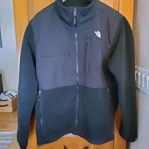 The North Face Men's Black Jacket - Picture 1 of 11